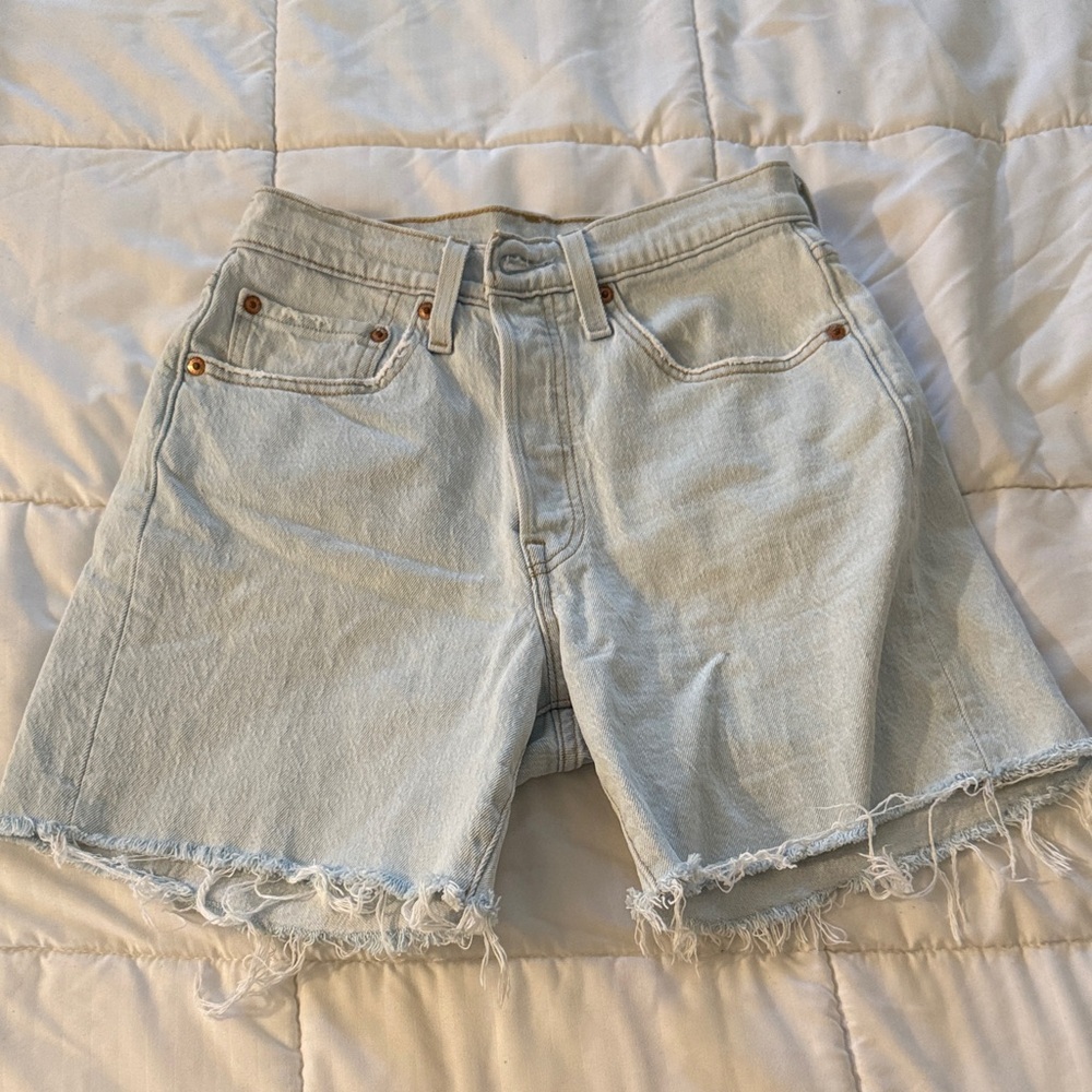Levi’s 501 Light Blue Denim Women Shorts w26